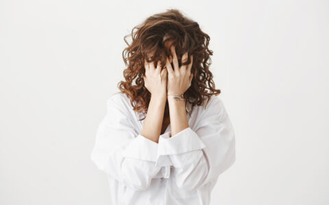 Explosion de l’anxiété chez les jeunes adultes : 9 vérités puissantes pour comprendre et agir en 2026