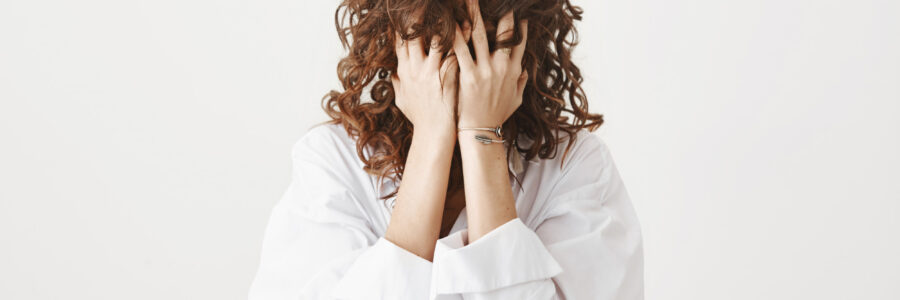 Explosion de l’anxiété chez les jeunes adultes : 9 vérités puissantes pour comprendre et agir en 2026